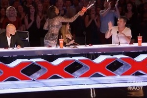 Đùa dại, giám khảo America's Got Talent 2017 bị hắt nước vào mặt